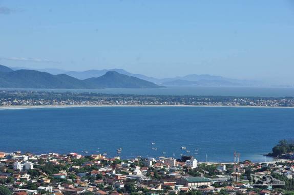 Praia da Pinheira vista do alto do morro da Guarda, na Guarda do Embaú, litoral sul de Santa Catarina